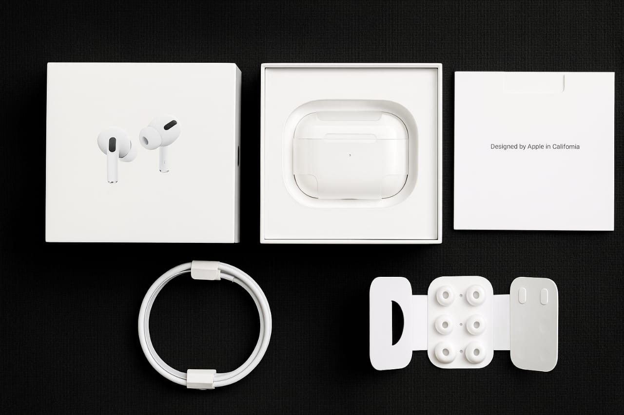 “Apple AirPods Pro (2nd Generation) with MagSafe Charging Case – Wireless Bluetooth Earbuds, Noise Cancelling, Transparency Mode, Spatial Audio”